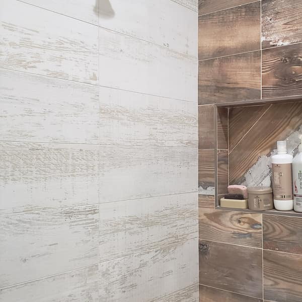 Shower with white plank-look wall tile and a wood-look tile niche