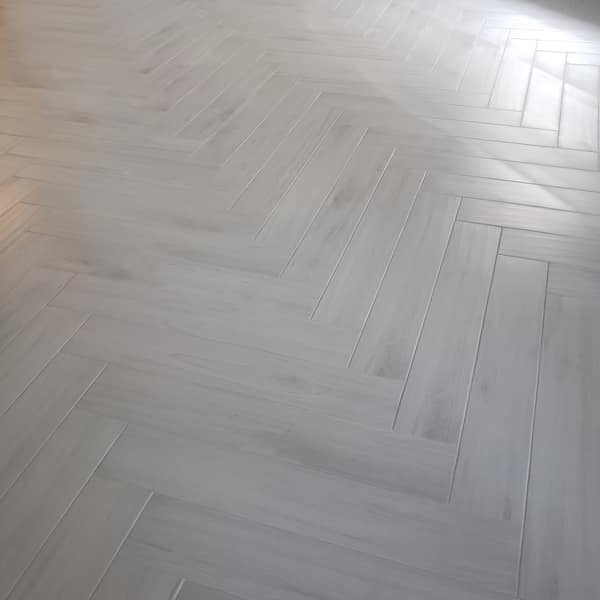 Light gray wood-look tile floor in a herringbone pattern
